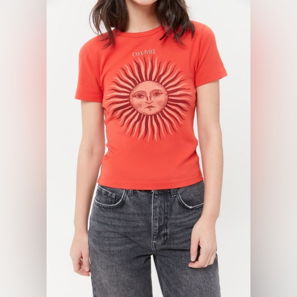 Urban Outfitters Women’s Red Sun Baby Tee - Graphic T-shirt 100% Cotton Cozmoz